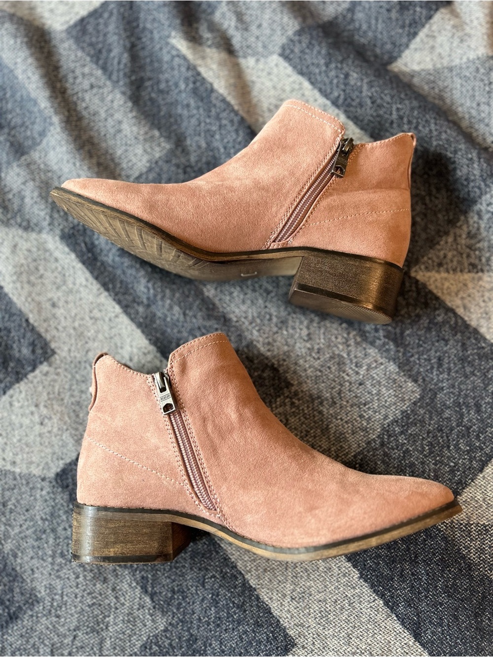 Chelsee Girl Blush Pink Suede Side-Zip Ankle Booties • Size 7